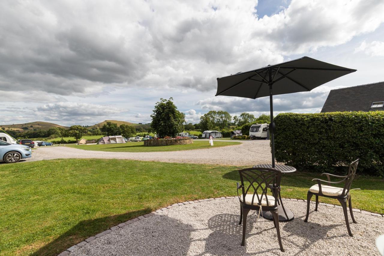 Cosy Caravan On Luxury Campsite Hulme End エクステリア 写真