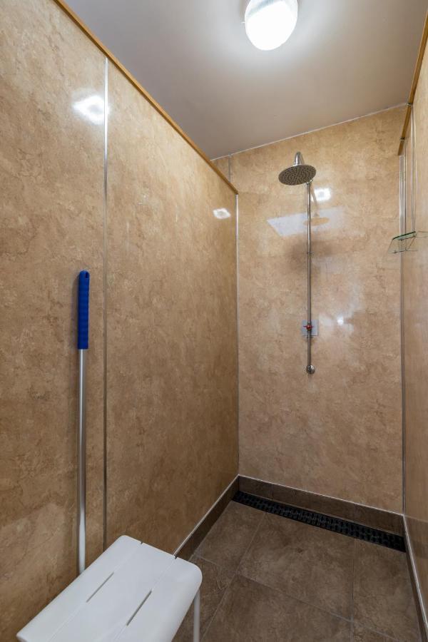 Cosy Caravan On Luxury Campsite Hulme End エクステリア 写真