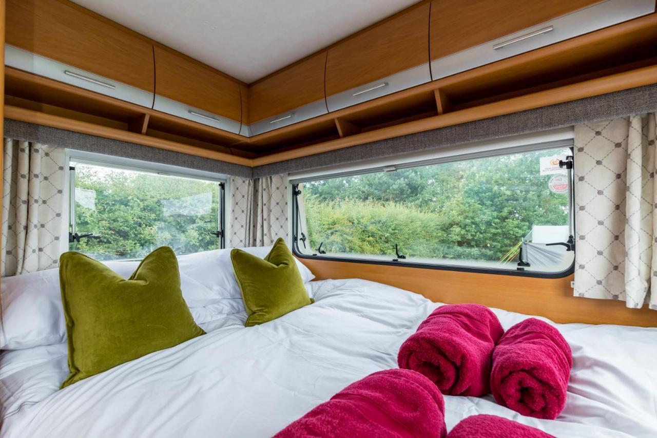 Cosy Caravan On Luxury Campsite Hulme End エクステリア 写真