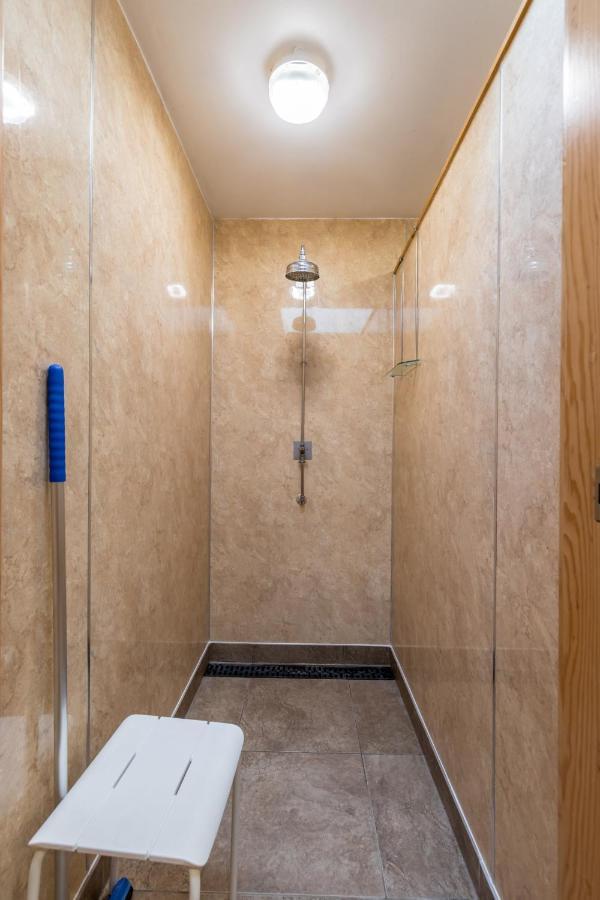 Cosy Caravan On Luxury Campsite Hulme End エクステリア 写真